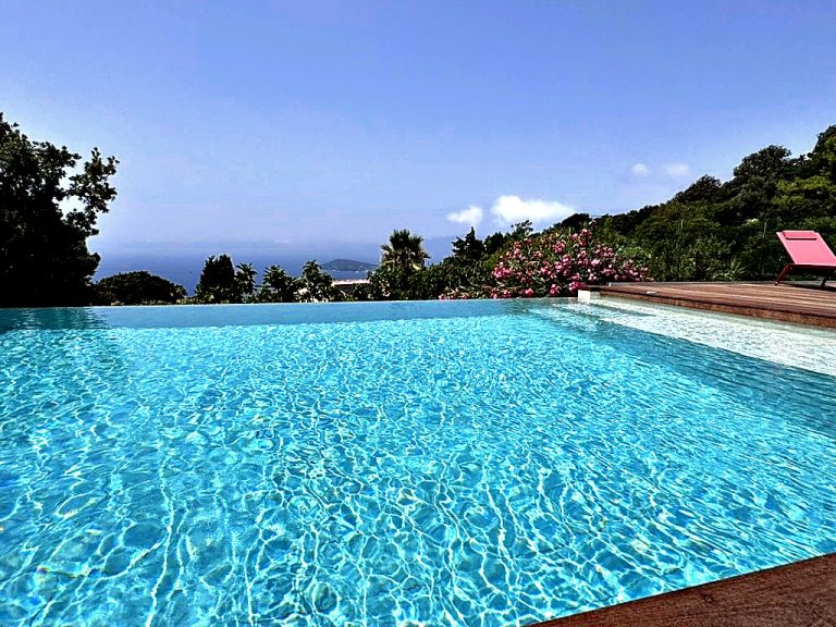 Villa Accelasca piscine à débordement vue mer — Pietrosella, Corse-du-Sud (photo 2)