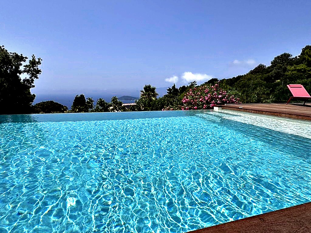 Villa Accelasca piscine à débordement vue mer — Pietrosella, Corse-du-Sud
